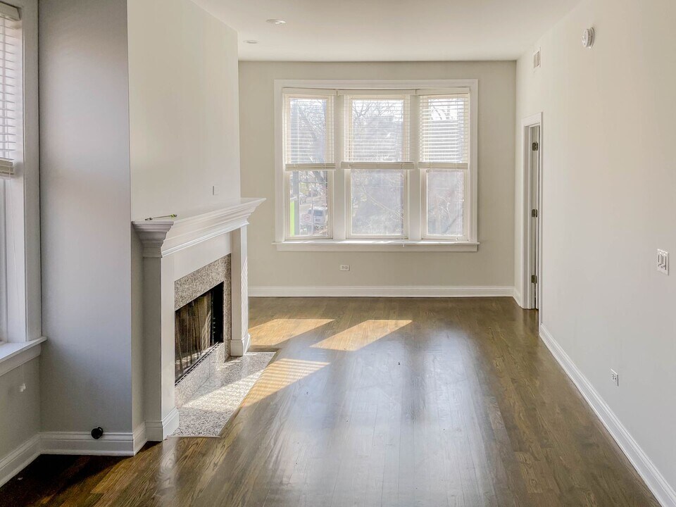 3852 N Southport Ave, Unit 2 in Chicago, IL - Foto de edificio