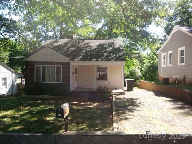 256 N Patterson St in Statesville, NC - Building Photo - Building Photo