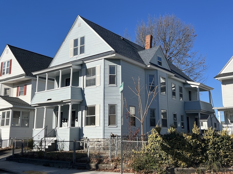 264 Bailey St-Unit -3 in Lawrence, MA - Building Photo