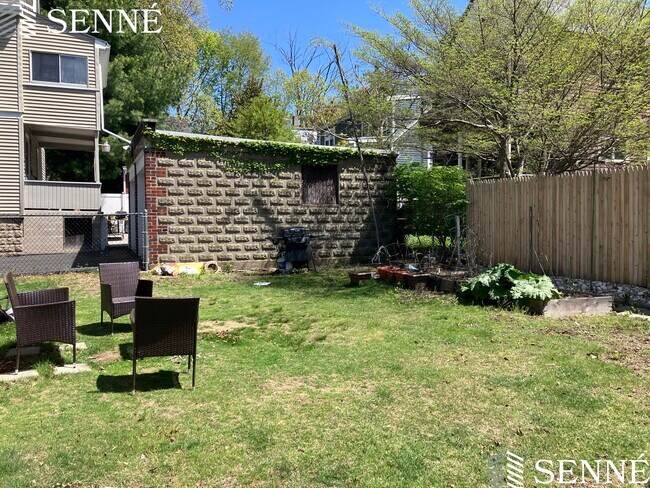 73 Lowell St, Unit 1 in Somerville, MA - Building Photo - Building Photo