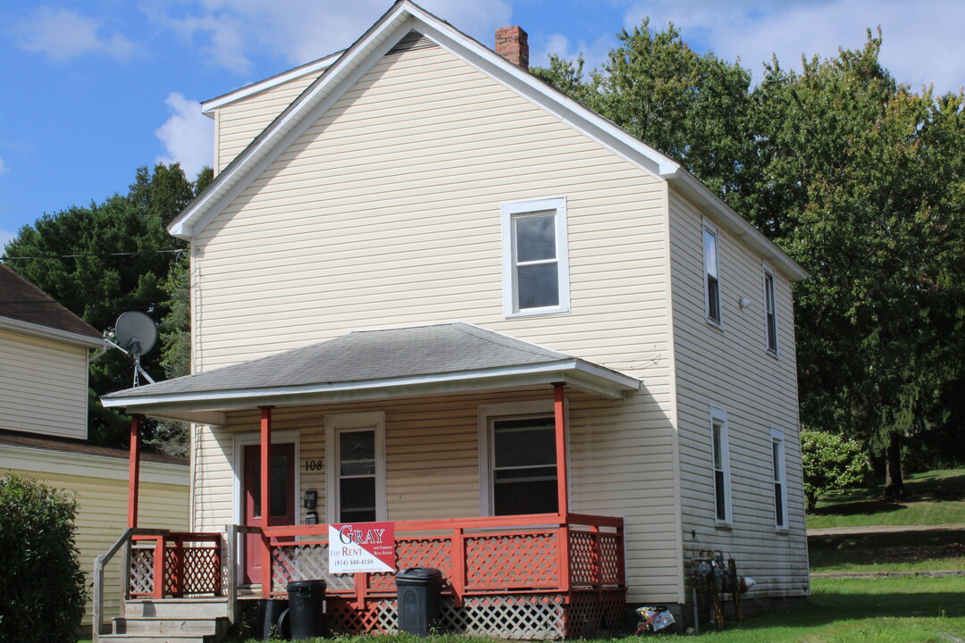 108 Grand Ave in Clarion, PA - Building Photo