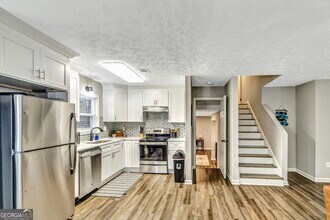 3017 Valley View Dr in Powder Springs, GA - Building Photo - Building Photo