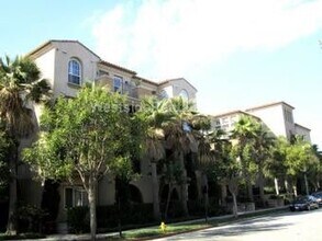 12975 Agustin Pl, Unit 329 in Los Angeles, CA - Building Photo - Building Photo