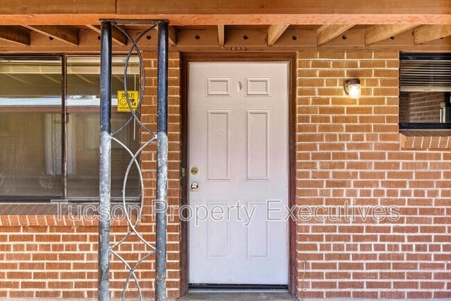 property at 1662 N Beverly Ave