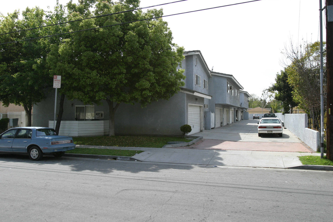 13913 Mcclure Ave in Paramount, CA - Building Photo