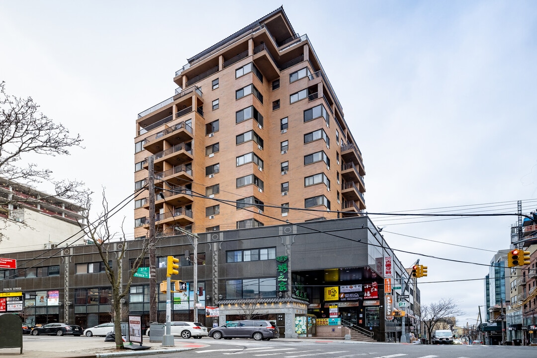 3636 Prince St in Flushing, NY - Building Photo