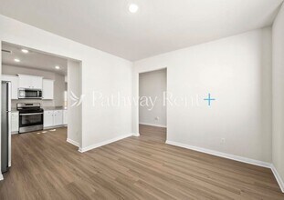 1037 Costa Vista Trl in Fort Worth, TX - Foto de edificio - Building Photo