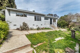 2111 Charlotte St in Los Angeles, CA - Building Photo