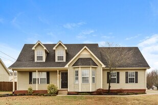 178 Shiloh Dr in La Vergne, TN - Building Photo