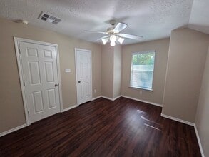 22885 Lantern Hills Dr in Kingwood, TX - Foto de edificio - Building Photo