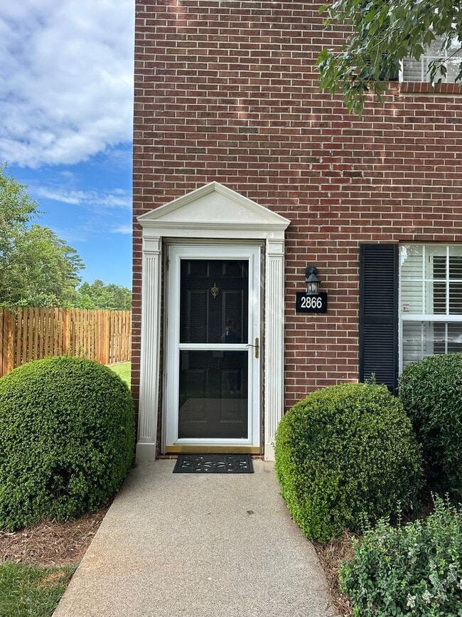 2866 Florence Dr in Gainesville, GA - Foto de edificio - Building Photo