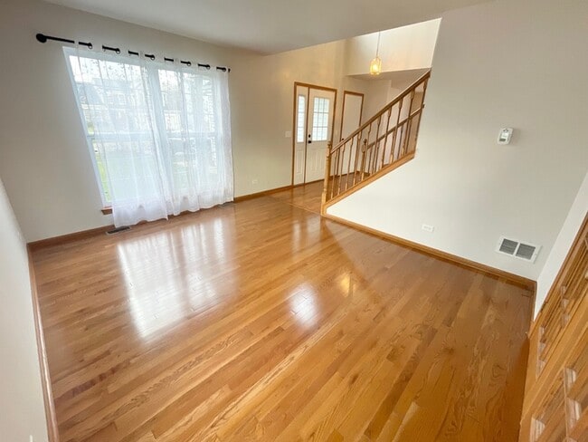 1814 Van Dyke Ln in Carpentersville, IL - Building Photo - Building Photo