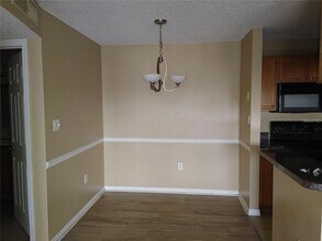 215 Lake Brook Cir, Unit 204 in Brandon, FL - Building Photo - Building Photo