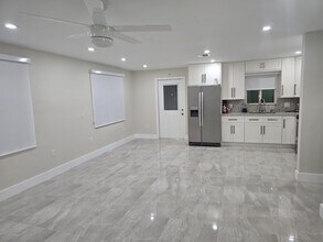 2207 Taft St in Hollywood, FL - Building Photo - Building Photo