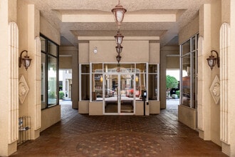 Bayfront Condominiums in Naples, FL - Building Photo - Building Photo