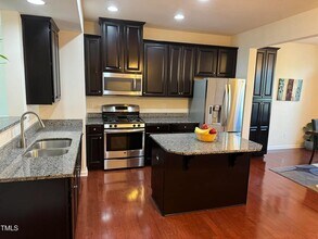 408 Berry Chase Way in Cary, NC - Building Photo - Building Photo