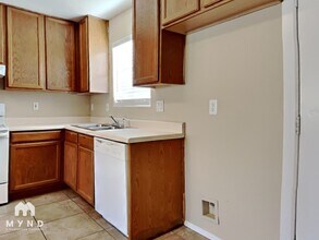 2434 E Roeser Rd in Phoenix, AZ - Foto de edificio - Building Photo