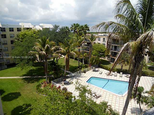 13100 SW 92nd Ave in Miami, FL - Building Photo