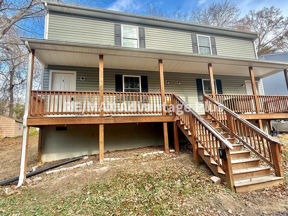 408 Winston St in Farmville, VA - Building Photo