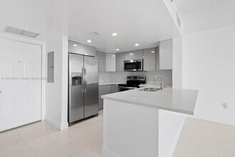 3000 Coral Wy in Coral Gables, FL - Building Photo - Building Photo