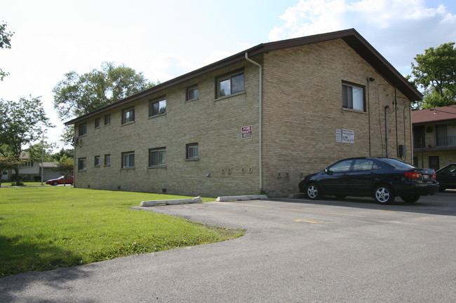 141 N May St in Addison, IL - Foto de edificio - Building Photo