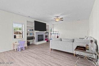 524 Harvest Mdw Xing in Jacksonville, NC - Building Photo - Building Photo