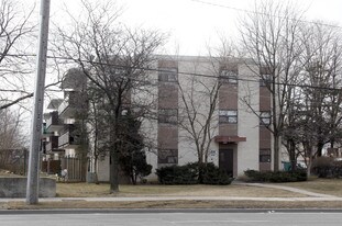 MONTANA COURT APARTMENTS in Toronto, ON - Building Photo