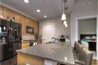701 Royal Ct-Unit -Unit 312 in Charlotte, NC - Building Photo - Building Photo