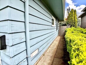 5404 NE 54th Ave, Unit B in Portland, OR - Building Photo - Building Photo