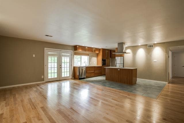 property at 2312 Versailles Dr