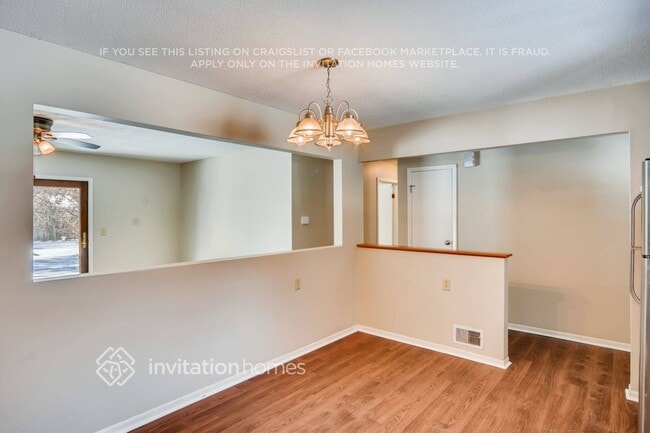 944 Beacon Ln in Apple Valley, MN - Building Photo - Building Photo