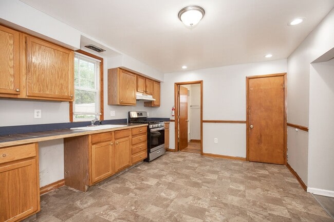3262 W 122nd St in Cleveland, OH - Building Photo - Building Photo