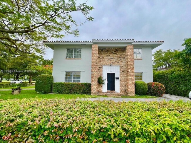 5099 Ponce de Leon in Coral Gables, FL - Building Photo - Building Photo