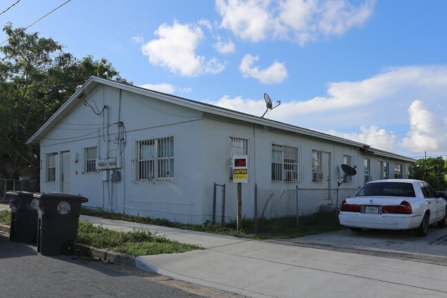 908 14th St in West Palm Beach, FL - Building Photo - Building Photo