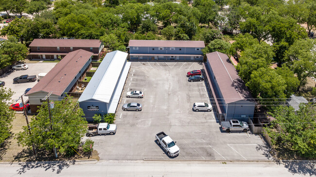 1280 W Long St in Stephenville, TX - Building Photo - Building Photo