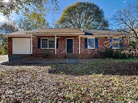 421 Cabriolet Ct in Mcdonough, GA - Building Photo