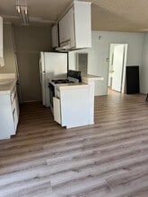 6819 Variel Ave, Unit 1 in Canoga Park, CA - Building Photo - Building Photo