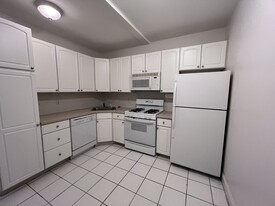 856 Massachusetts Ave, Unit 2 Apartamentos