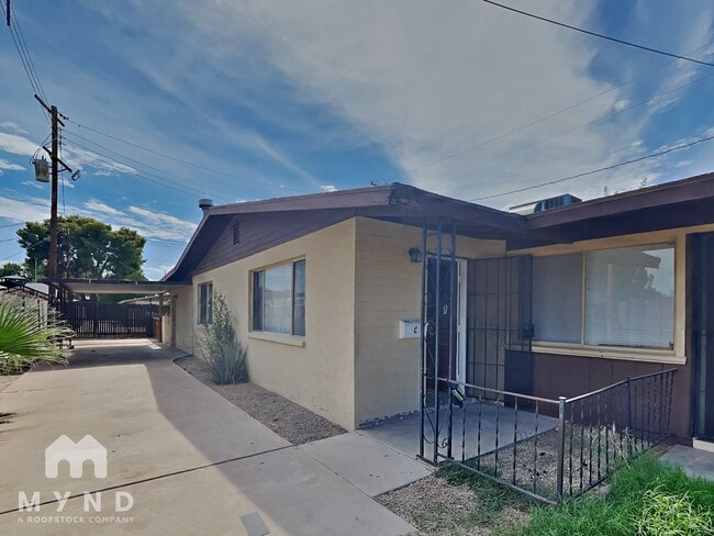 property at 903 E 5th St