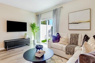563 Holly Lks Dr in Orange Park, FL - Building Photo - Building Photo