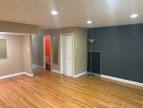 5911 Mayflower Ct, Unit 5911 Mayflower Court in Alexandria, VA - Foto de edificio - Building Photo