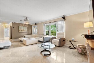 11201 SW 136th St in Miami, FL - Building Photo - Building Photo