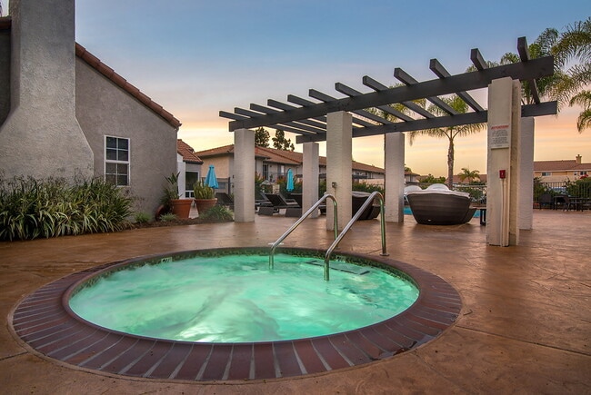 Country Villas in Oceanside, CA - Foto de edificio - Building Photo