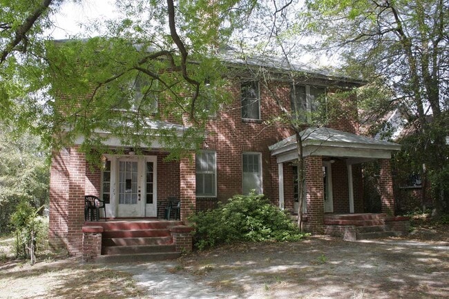 property at 123 S Pickens St