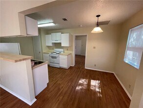 10003 Parliament House Rd in Austin, TX - Building Photo - Building Photo