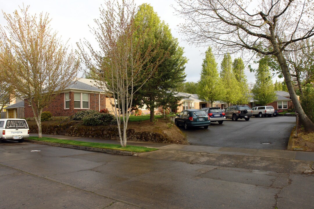 Irvington Court in Portland, OR - Foto de edificio