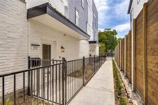 5633 Live Oak St in Dallas, TX - Building Photo