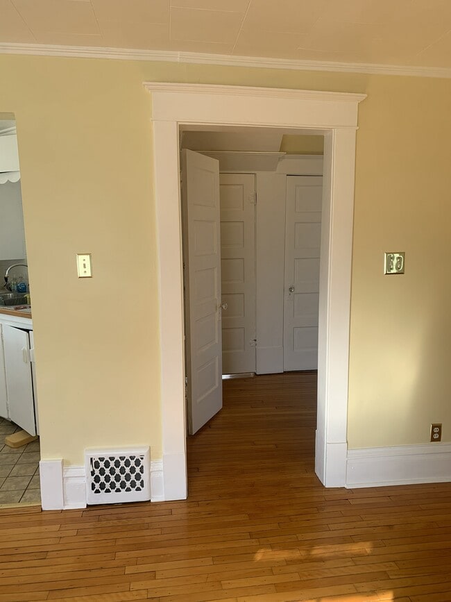 628 37th St in Des Moines, IA - Foto de edificio - Building Photo