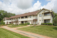 Windwood Clearing Apartments in West Allis, WI - Foto de edificio - Building Photo