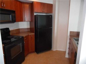 9201 Collins Ave in Surfside, FL - Building Photo - Building Photo